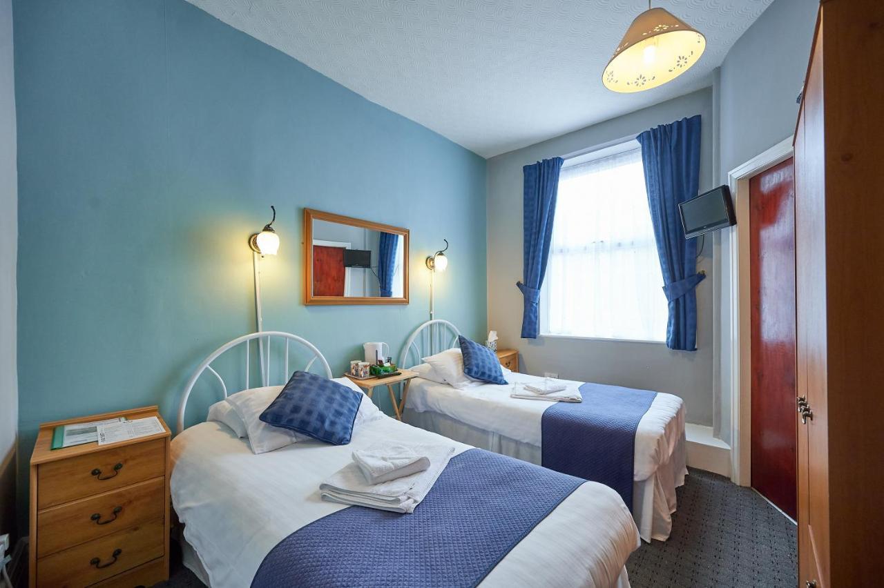 The Wilton International Bed and Breakfast Blackpool Exteriör bild